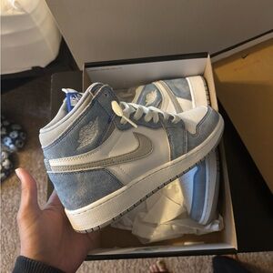 Air Jordan 1 - Hyper Royal